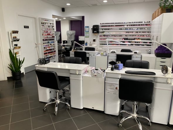 Salon Booth / Station Rental
