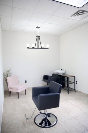 Spacious, Customizable Private Salon Suite in Cypress, TX – Great Natural Light