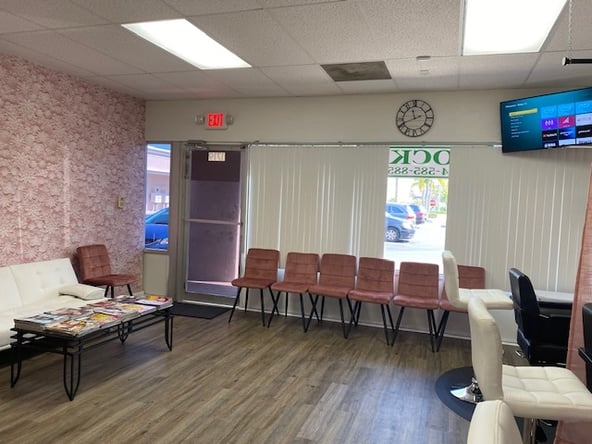 Salon Booth Rental $125 weekly/First Week Free.. City of Margate 954-585-8856