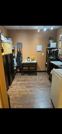 Shared Salon Suite in Renton — Your Own Station, Great Location!