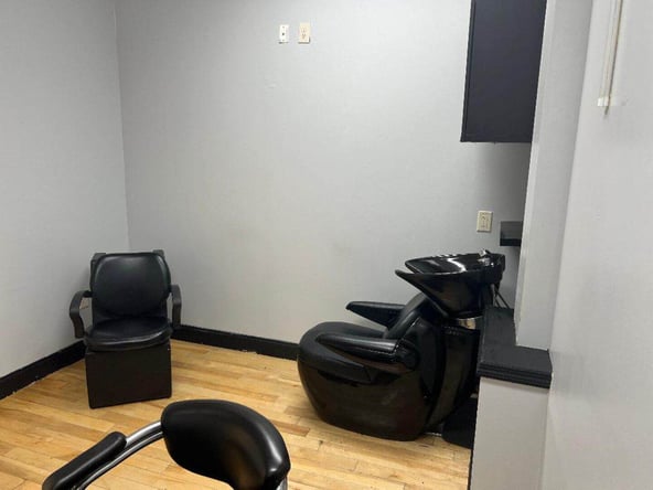 2 Private Spacious Salon Suites in Douglasville, GA