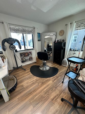 Opportunity to take over busy Salon Suite! Centrally located on Lincoln Ave in San Rafael, CA
