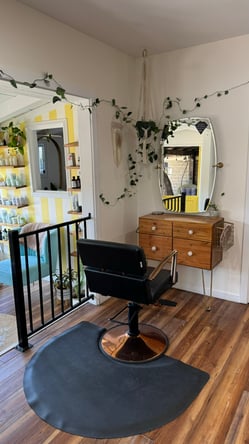 Looking for independent stylist to join our quaint boutique salon in Lafayette!