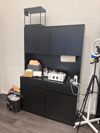 SUBLEASE DOWNTOWN SANTA MONICA SALON SUITE