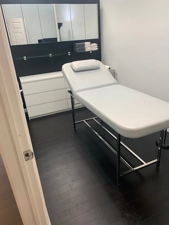 UPSCALE SALON CHAIRS AND BEAUTY ROOM AVAILABLE