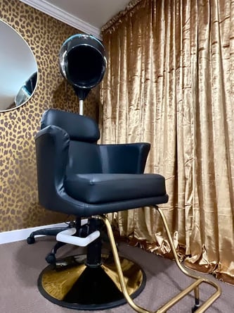 Beautiful Luxury Salon Available!