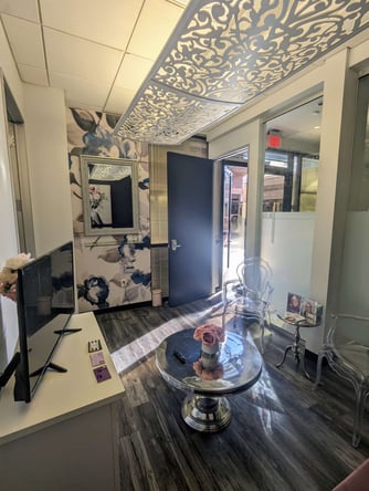 Shared Beauty Suite ~fully furnished with private waiting room