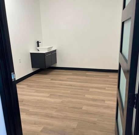 Salon Suite for rent ( thousand oaks )