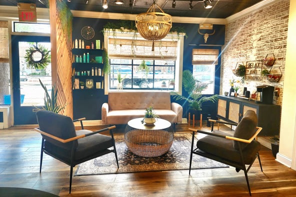 Busy Downtown Fredericksburg VA Salon Chair Rental – High Foot Traffic
