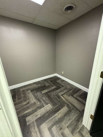 Rent this room for your career to zoom!