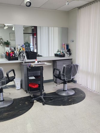 Hair station rentals West Hills