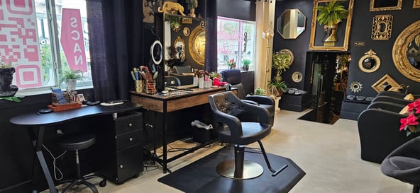 Wynwood Manicure Tables & Stylist Chairs For Rent