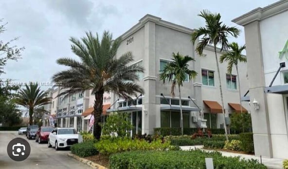 Suite / Chair Rental in Miramar