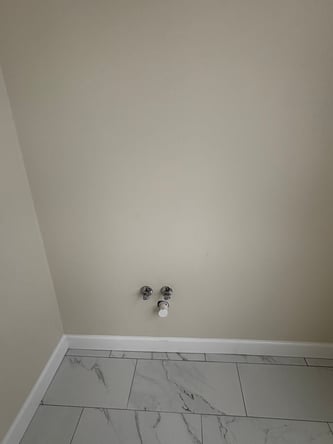 Large Window Suite -Prime Location