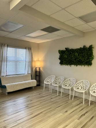 Beauty/Wellness Space Available in Valrico, FL!