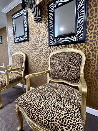Beautiful Luxury Salon Available!