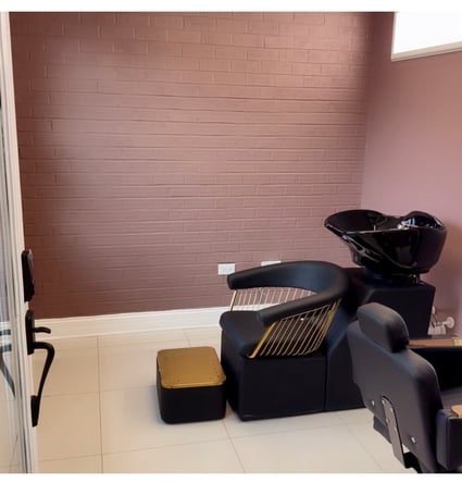 Salons by JE Monthly Rentals $700/Month, Large Suite (133 sq.ft.) $500/Month, Small Suite (80 sq.ft
