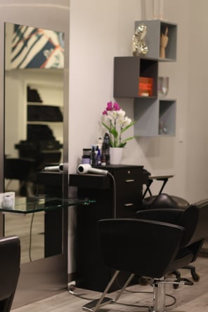 SALON BOOTH AVAILABLE FOR RENT