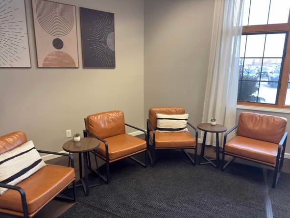 Upscale Salon Suites available !