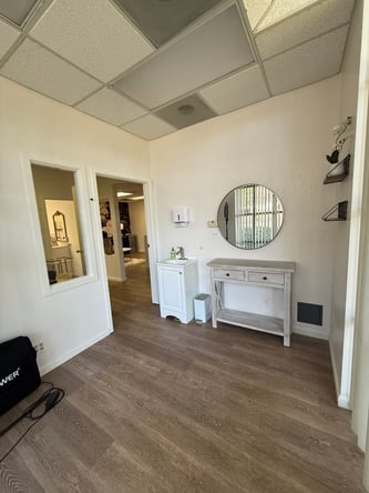 Private room is available for rent in studio in Walnut Creek