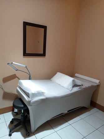 Private Suites in 4.9★ Luxury Nail Salon – Built-In Clientele Pipeline | Sugar Land Prime Location