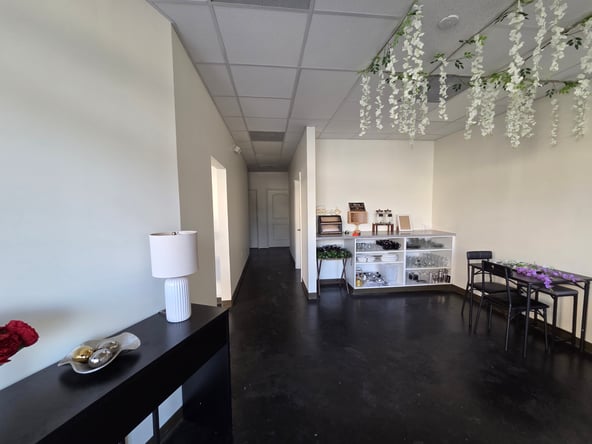 Private Studio Space in Cafe’ Lounge