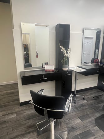 Prime Space Inside Beauty Salon, Glendale Ca