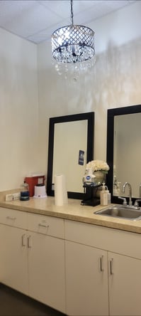 Beauty Room for rent Ontario CA