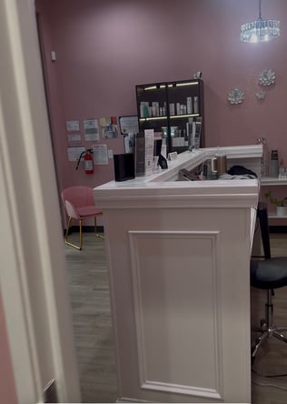 Salon Chair for Rent at Golden Cuts Color – San Rafael, CA