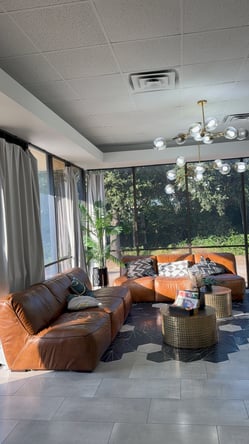 MOVE IN- READY SUITE AND BOOTHS TO RENT IN DALLAS, TX!
