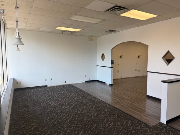 Turnkey Salon Space For Lease in Parma Heights, OH – Ready for Your Business!