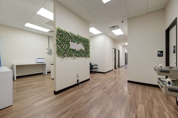30% OFF Micro Retail, NailBar, Tan, Massage, Salon/Spa Suites