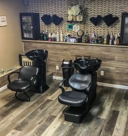 Salon booth rental available $100 Wk with a great opportunity to add new clients to your books….