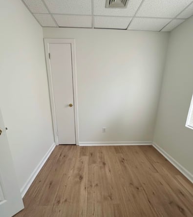 Beauty room for rent