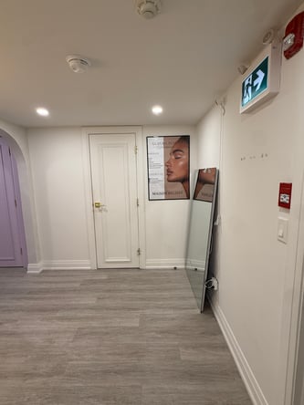 PRIVATE LOWER-LEVEL COMMERCIAL SPACE FOR LEASE – YORKVILLE