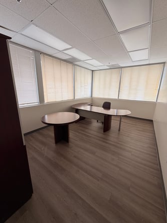 Mesa Window-Lit Suite with 24/7 Access & New Flooring!