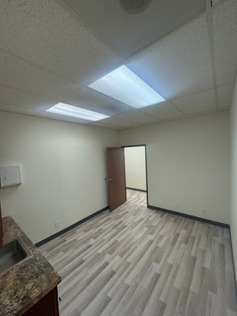 PRIVATE SALON SUITE
