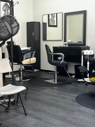 D styles Beauty Bar Booth for Rent