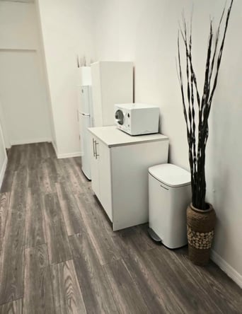 Spacious Double Private Salon Suite in Casselberry, FL — Move-In Ready!