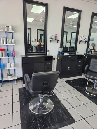 Salon Chair for Rent in Palm Beach Gardens – $250/week