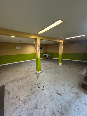 Prime lower level beauty industry space