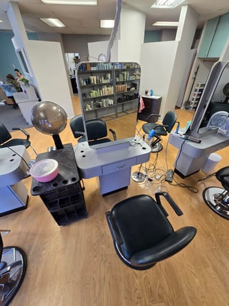 4 Chairs Available – Quiet Salon