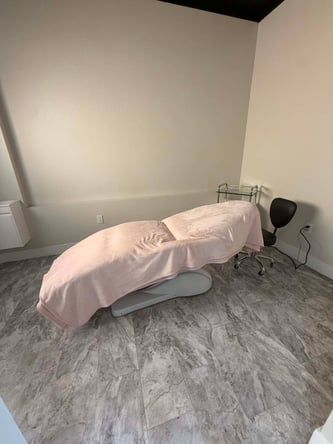 Private Esthetician / Lash Room — Bellevue, WA — 1 Week Free