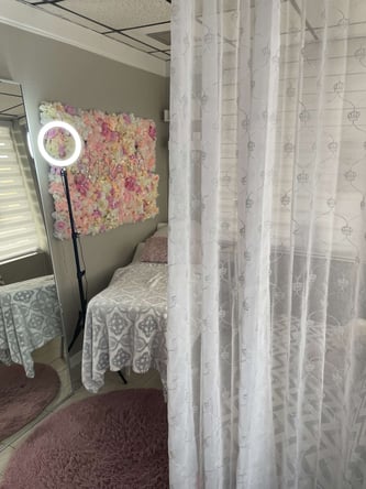 Salon BOOTH Rental