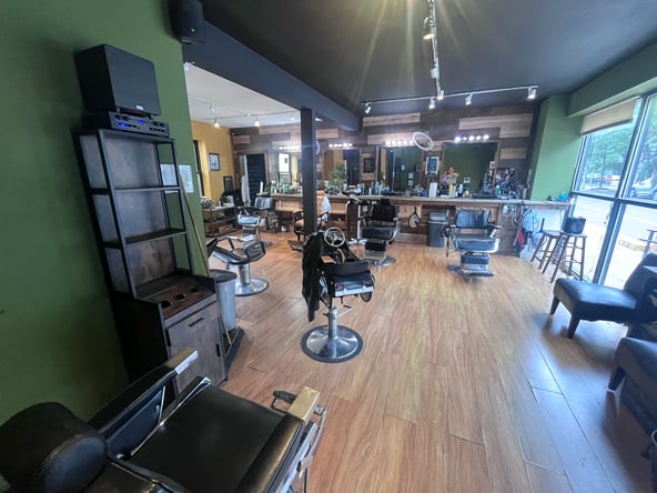 Barbershop / Salon for rent in Northern Liberties – Prime location- move in condition & operational