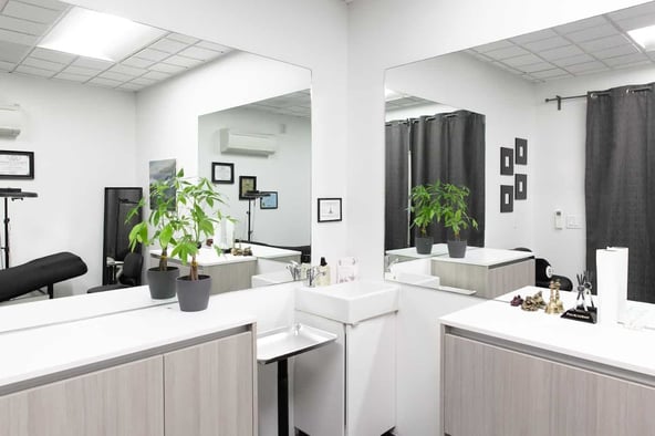 Sola Salon Studios in Glendale, CA – Salon Suite for Rent