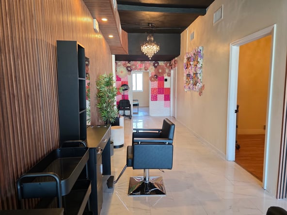 Newly Renovated Salon Chairs & Private Rooms Available – North Miami Beach