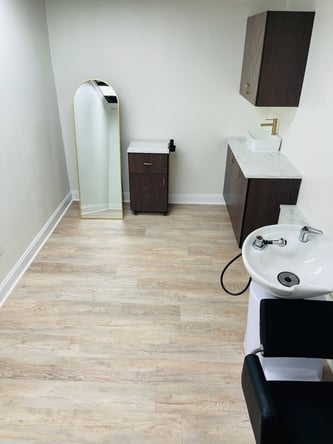The Retreat Salon + Spa Suites Tinseltown Location