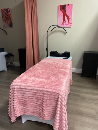 Brand New Suites, Booths & Chairs in Altamonte Springs | Delicate Beauties Beauty Bar