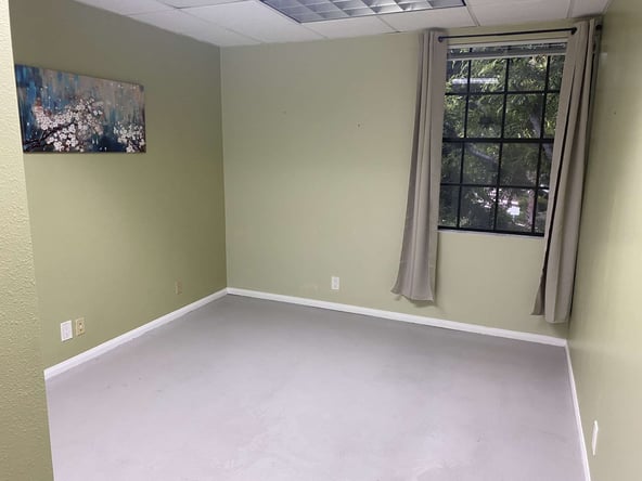 Full-time Room for rent in beautiful day spa